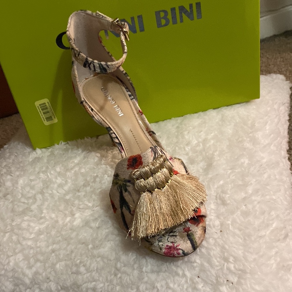 Gianni Bini heel - Picture 2 of 7